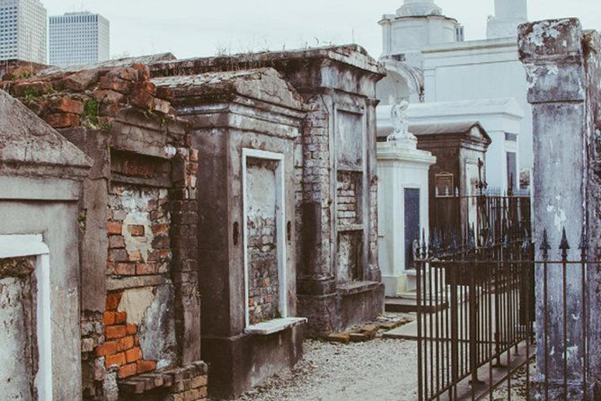 highights-of-new-orleans-voodoo-cemetery-tour