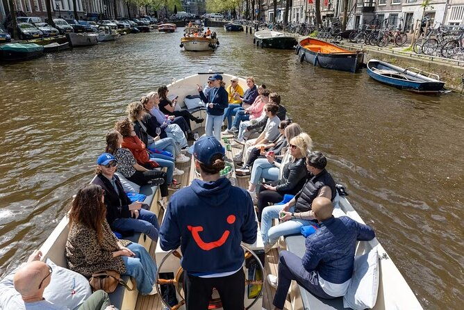 highlights-and-local-insights-canal-cruise-tour-in-amsterdam-2