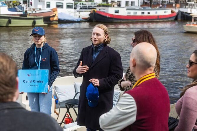 highlights-and-local-insights-canal-cruise-tour-in-amsterdam