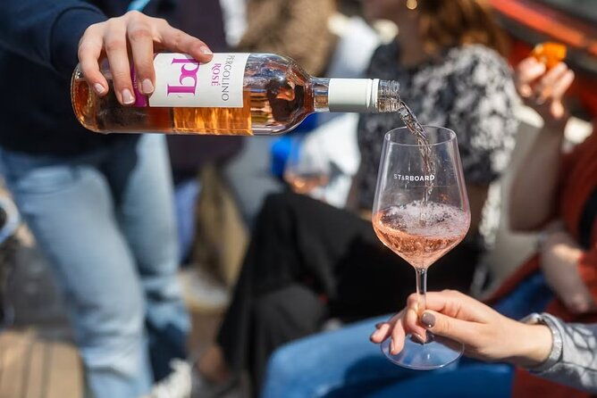 highlights-and-local-insights-canal-cruise-tour-in-amsterdam