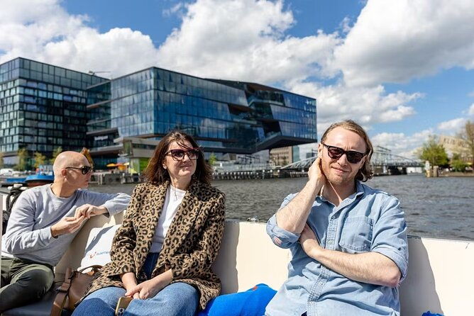 highlights-and-local-insights-canal-cruise-tour-in-amsterdam