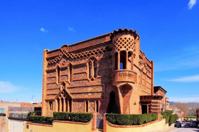 highlights-guided-visit-to-the-crypt-and-the-colonia-guell