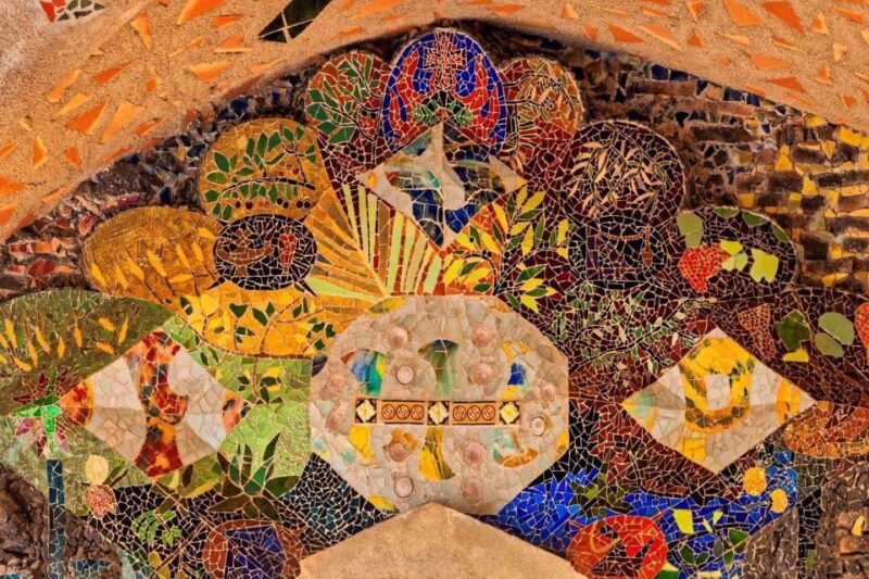 highlights-guided-visit-to-the-crypt-and-the-colonia-guell