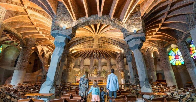 highlights-guided-visit-to-the-crypt-and-the-colonia-guell