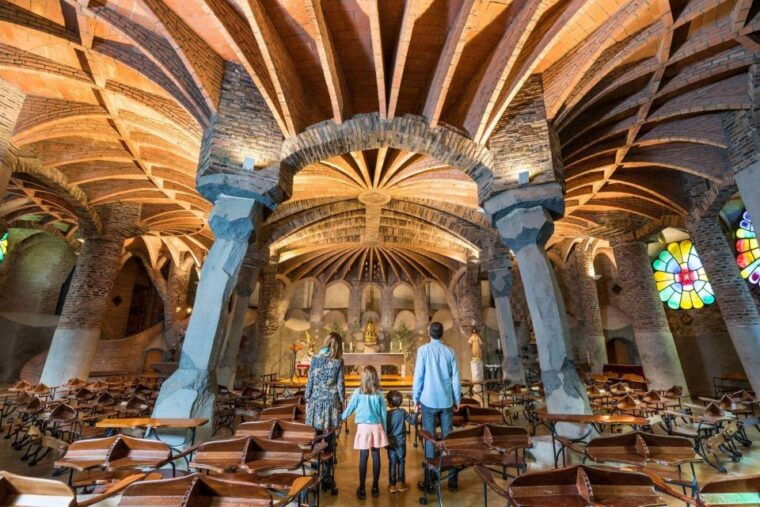 highlights-guided-visit-to-the-crypt-and-the-colonia-guell