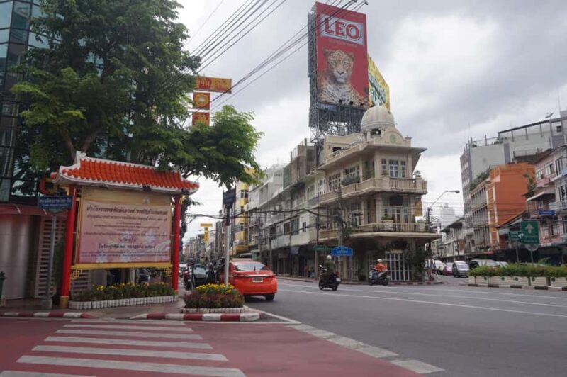 Highlights Local Bangkok Walking Tour with Local Guide - The Experience of the Guide