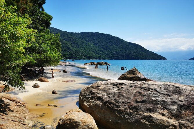 highlights-of-abraao-and-enseada-das-estrela-in-a-4-hour-tour