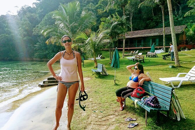 highlights-of-abraao-cove-on-a-half-day-hike-in-ilha-grande