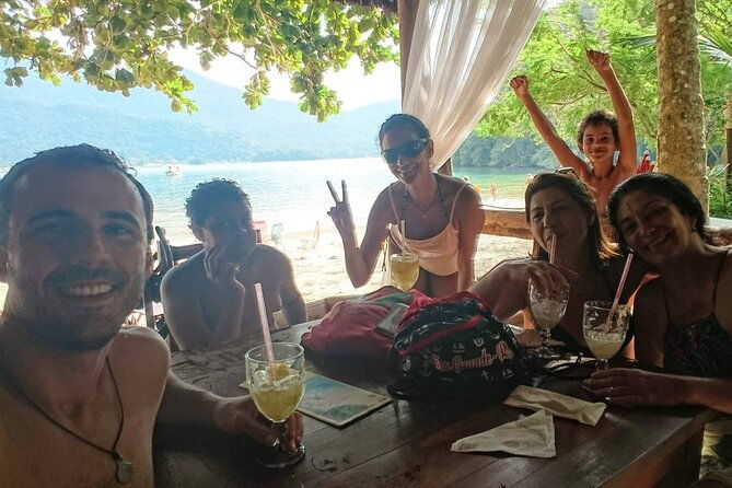 highlights-of-abraao-cove-on-a-half-day-hike-in-ilha-grande