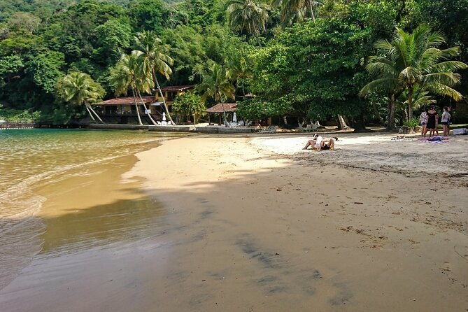 highlights-of-abraao-cove-on-a-half-day-hike-in-ilha-grande
