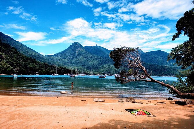 highlights-of-abraao-cove-on-a-half-day-hike-in-ilha-grande