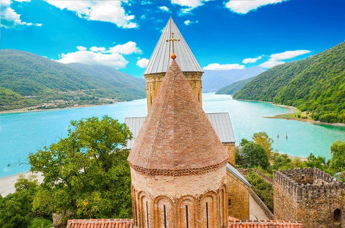 highlights-of-caucasus-mountains-jinvaliananurigudaurikazbegigroup-tour