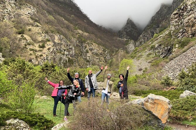 highlights-of-caucasus-mountains-jinvaliananurigudaurikazbegigroup-tour