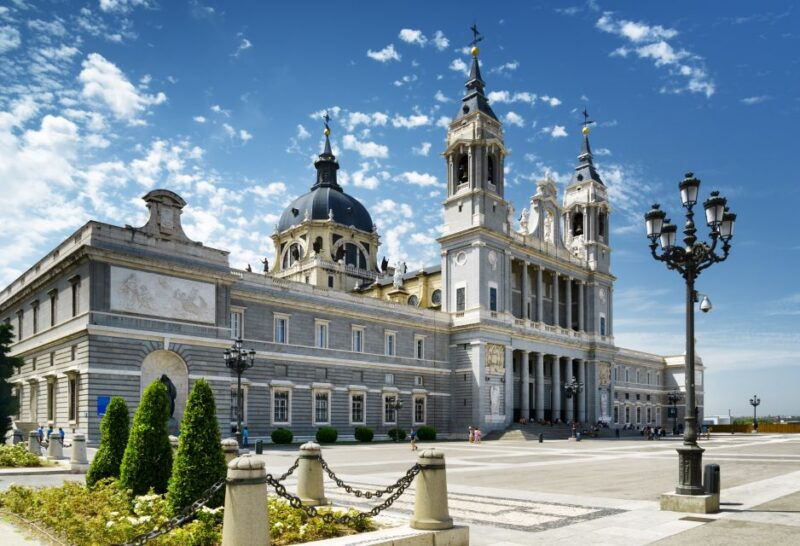 highlights-of-madrid-walking-tour-with-private-guide