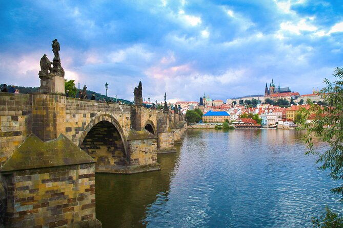 highlights-of-prague-with-a-funny-and-local-guide