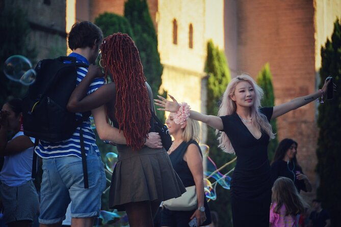 highlights-walk-old-town-gothic-and-gaudi-buildings