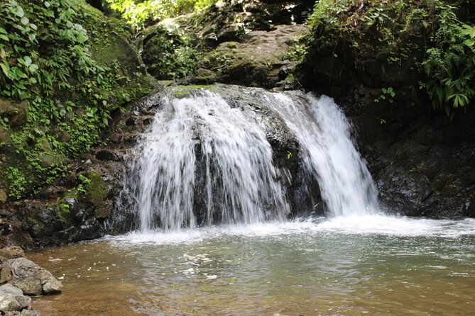 hike-10-waterfalls-in-jaco