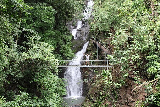 hike-10-waterfalls-in-jaco