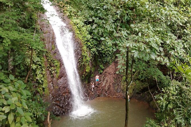 hike-10-waterfalls-in-jaco