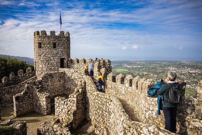 Hike in Sintra: Pena Palace, Moorish Castle, Quinta da Regaleira - Exploring the Itinerary: What You Can Expect