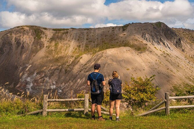 hike-mt-usu-and-visit-lake-toya-day-tour