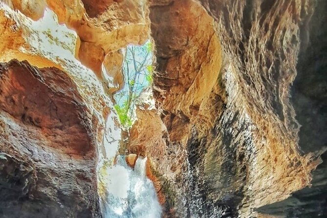 hike-to-rincon-de-vieja-national-park-and-la-leona-waterfall
