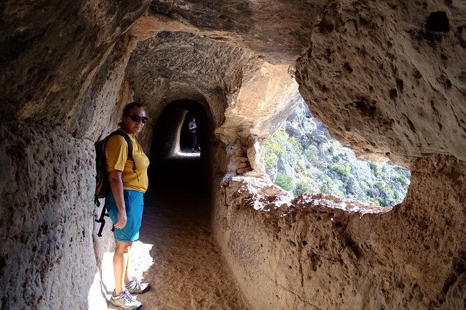 hike-to-the-roman-aqueduct-pena-cortada-2
