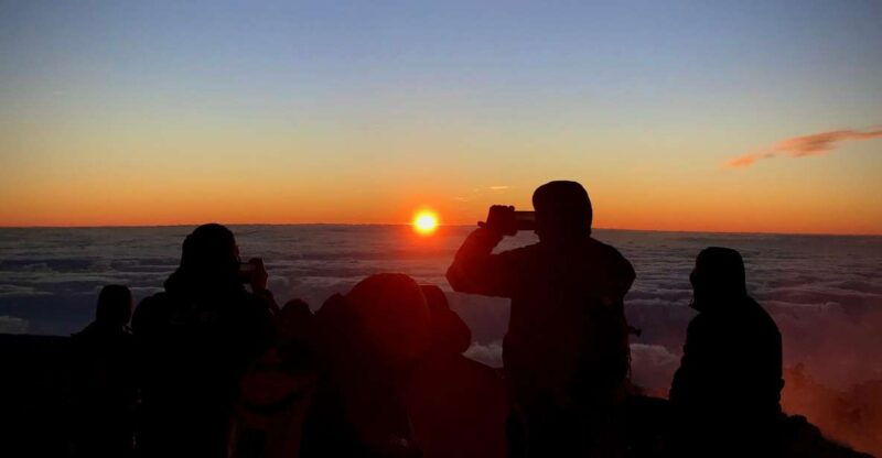hike-under-stars-and-skywatching-with-astronomer-at-teide