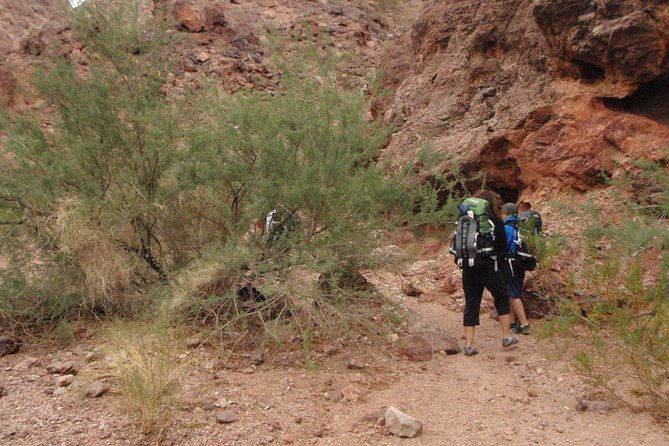 hiking-adventure-in-white-rock-canyon-and-desert-hot-springs