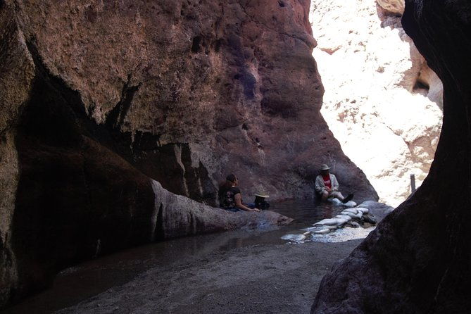 hiking-adventure-in-white-rock-canyon-and-desert-hot-springs