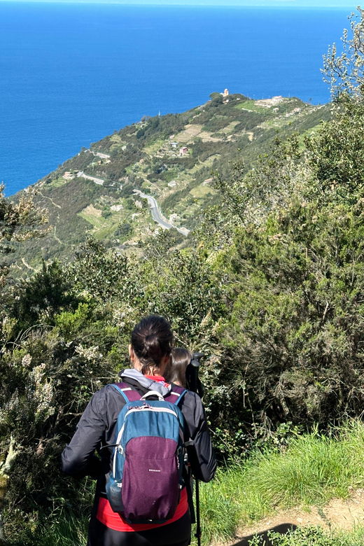 hiking-and-wine-tasting-experience-2
