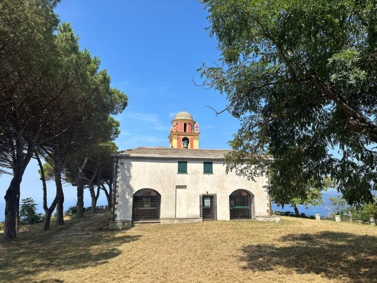 hiking-and-wine-tasting-experience-2