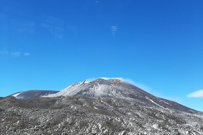hiking-at-2900m-on-mount-etna