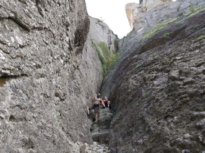 hiking-exploration-of-meteoras-hidded-gems