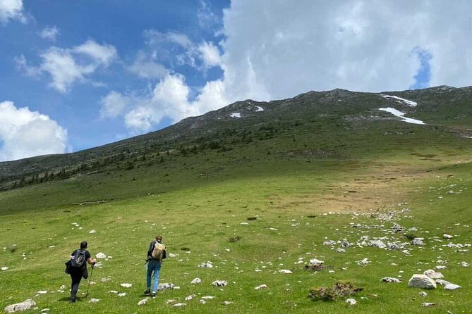 hiking-in-hajla-peak-2403m