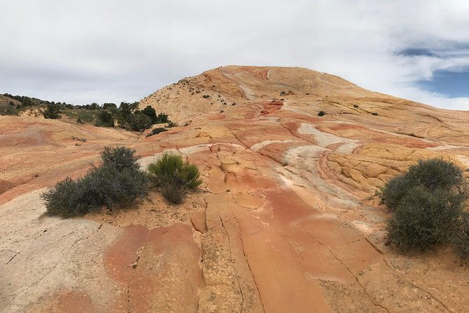 hiking-in-kanab-walk-and-photograph-scenic-yellow-rock-in-the-grand-staircase