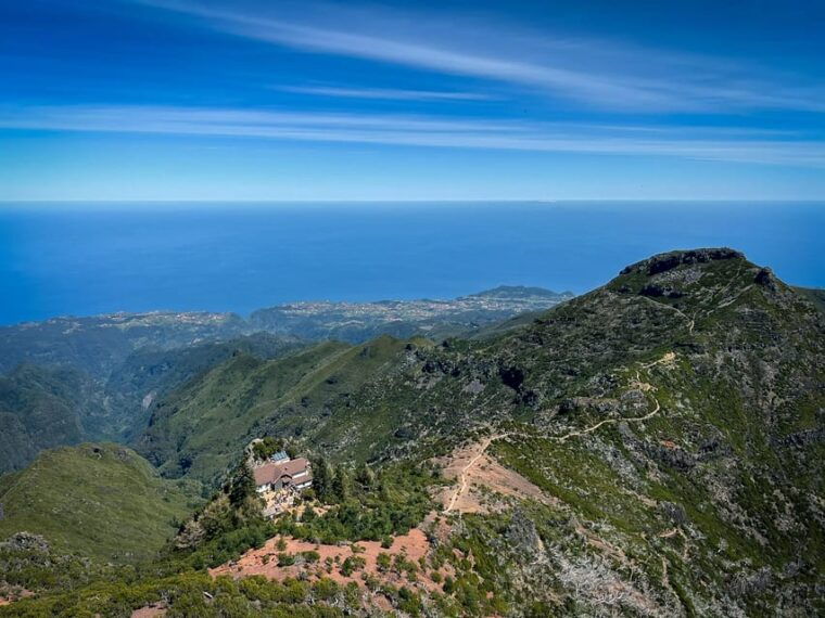 hiking-in-madeira-from-pico-areeiro-to-pico-ruivo
