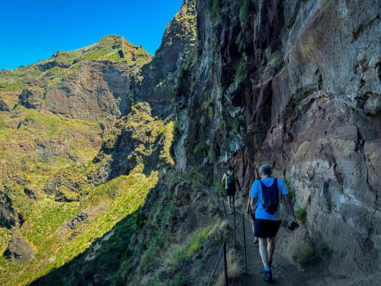 hiking-in-madeira-from-pico-areeiro-to-pico-ruivo