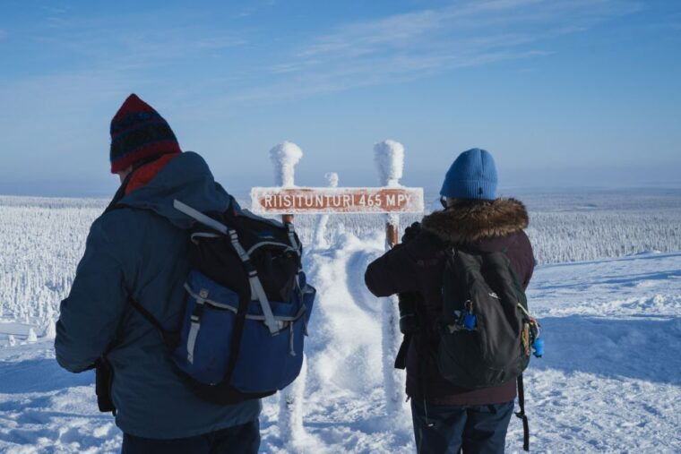 hiking-in-riisitunturi-national-park-with-photographer