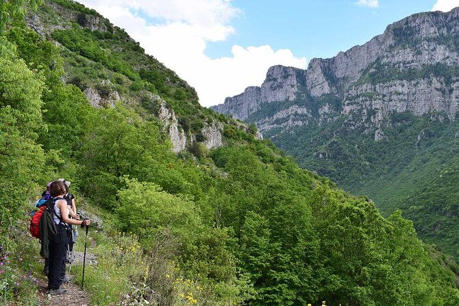 hiking-in-vikos-gorge