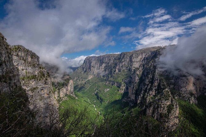 hiking-in-vikos-gorge