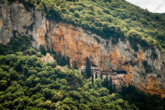 hiking-menalon-lousios-gorge