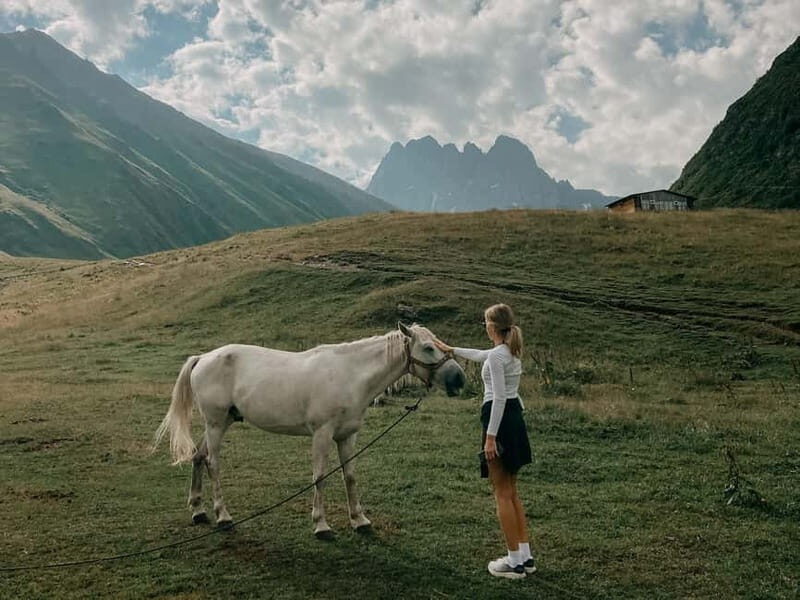 Hiking & Photo Experience in Kazbegi - Detailed Breakdown of the Itinerary