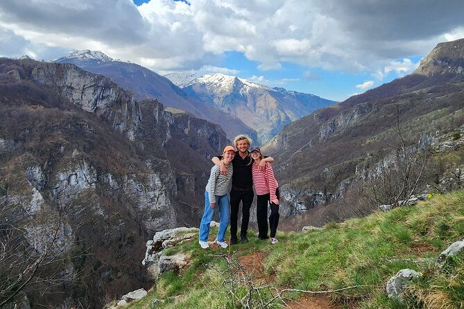 hiking-snowshoeing-to-the-last-traditional-bosnian-village-lukomir