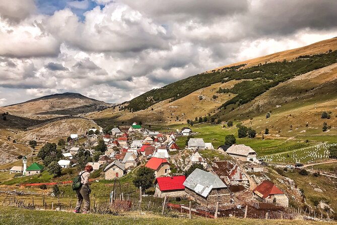 hiking-snowshoeing-to-the-last-traditional-bosnian-village-lukomir