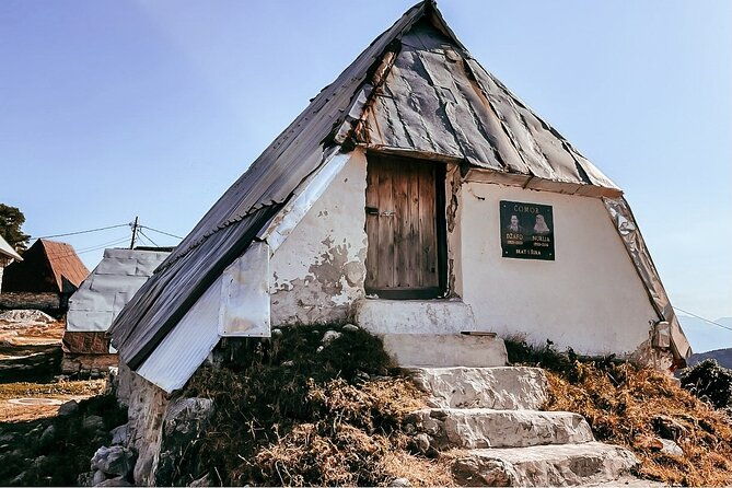 hiking-snowshoeing-to-the-last-traditional-bosnian-village-lukomir