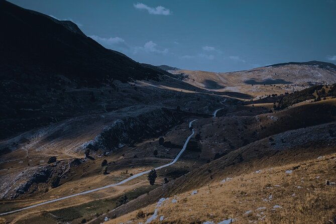 hiking-snowshoeing-to-the-last-traditional-bosnian-village-lukomir
