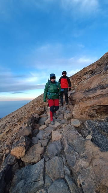 hiking-summit-of-teide-by-night-for-a-sunrise-and-a-shadow