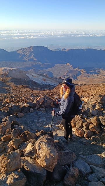 hiking-summit-of-teide-by-night-for-a-sunrise-and-a-shadow