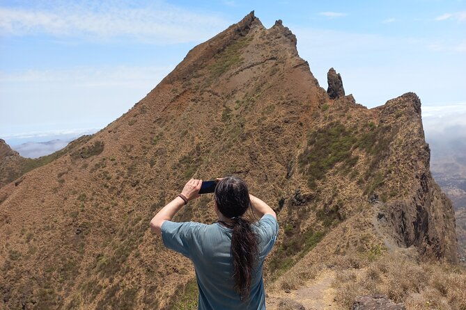 hiking-to-antonia-peak